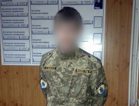 В Мариуполе полиция задержала мужчину, который выдавал себя за бойца полка "Азов". 