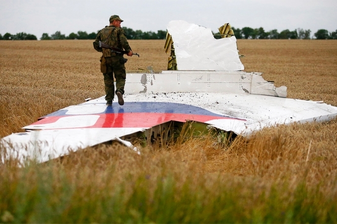 Группа Bellingcat, которая занимается расследованиями военной тематики по открытым источникам, утверждает, что "Бук", который сбил самолет MH-17, доставили до украинской границы бойцы второго дивизиона 53-й зенитно-ракетной бригады из Курска. 