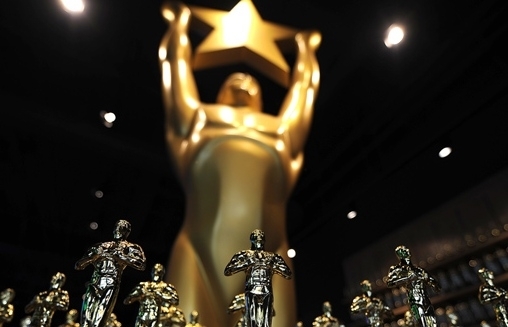 В Лос-Анджелесе завершилась 88-я церемония награждения кинопремии "Оскар". Лучшим фильмом нынешней 88-й кинопремии "Оскар" стал фильм американского режиссера Тома Маккарти "В центре внимания" о журналистском расследовании темы педофилии в католической церкви. 