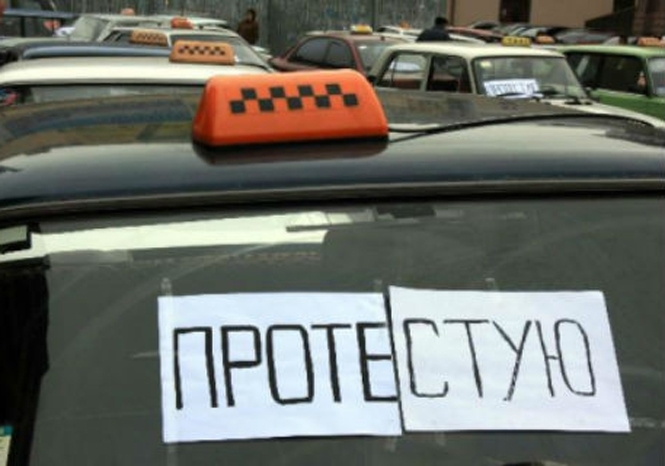 Киевские таксисты объявили о планах провести 25 февраля акцию под КГГА, требуя, в частности, объяснить позицию власти по запуску в Киеве сервиса Uber. 