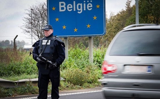 Бельгия объявила во вторник о временном восстановлении контроля на границе с Францией, чтобы справиться с возможным наплывом мигрантов. 