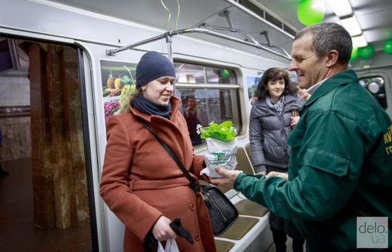 
    В киевском метро запустили "Весенний поезд"7 