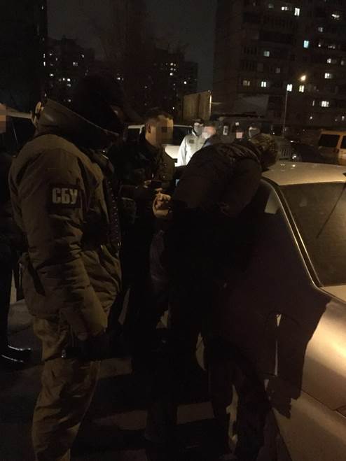 Служба безопасности Украины задержала начальника райотдела полиции в Киевской области, который сбывал амфетамин, который затем изымал у наркозависимых. 