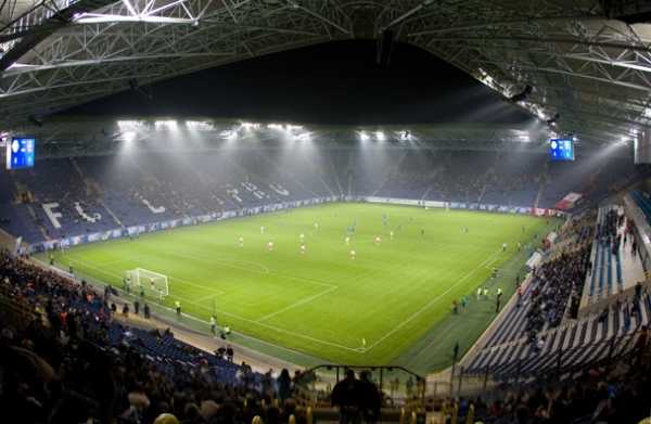 В ближайшие годы Федерация футбола Украины планирует построить 50 стадионов и завод, который будет производить футбольные поля с искусственным покрытием. 