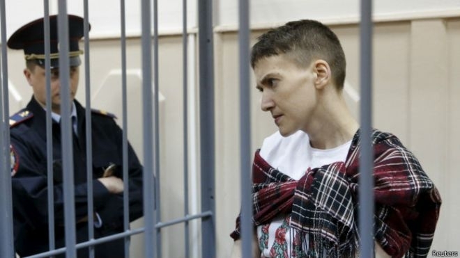 Рассмотрение дела Надежды Савченко перенесли на 9 марта, она объявила сухую голодовку. 