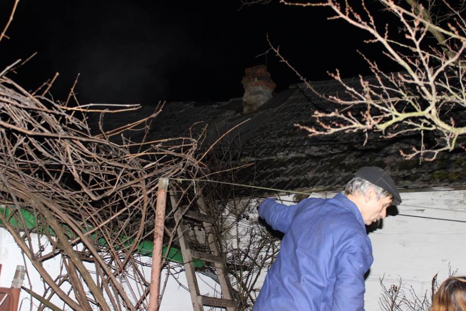 На Житомирщине, в городе Олевск, неизвестные сожгли дом депутата облсовета от ВО "Батькивщина" Александра Николайчука. 