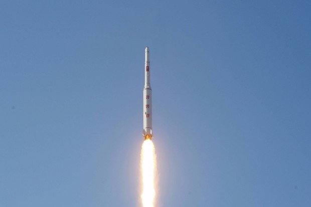 КНДР запустила шесть ракет средней дальности в направлении Японского моря после того, как Совбез ООН ужесточил санкции против Пхеньяна. 