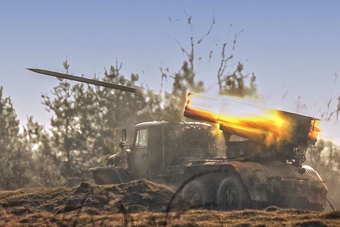 Сегодня утром боевики применили против сил антитеррористической операции на Донбассе реактивную систему залпового огня (РЗСО) БМ-21 "Град", грубо нарушая Минские договоренности. 
