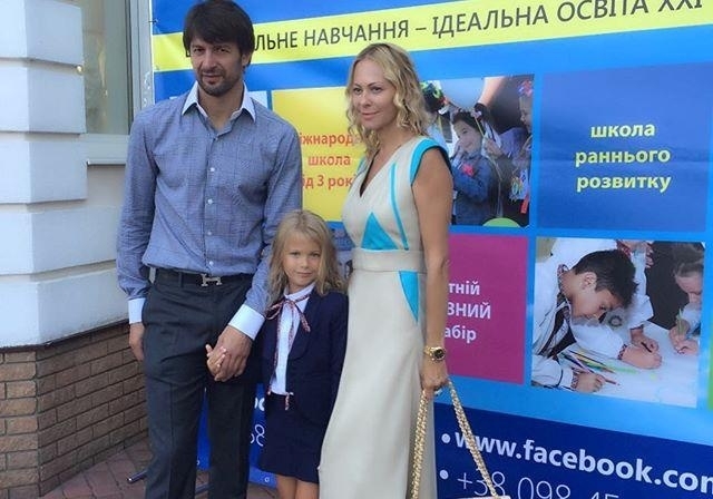 Голкипер киевского "Динамо" Александр Шовковский подал в полицию заявление об исчезновении его дочери Александры 2009 года рождения от предыдущего брака. 