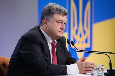 Порошенко рассказал о личных отношениях с Яценюком и о его возможной отставке 