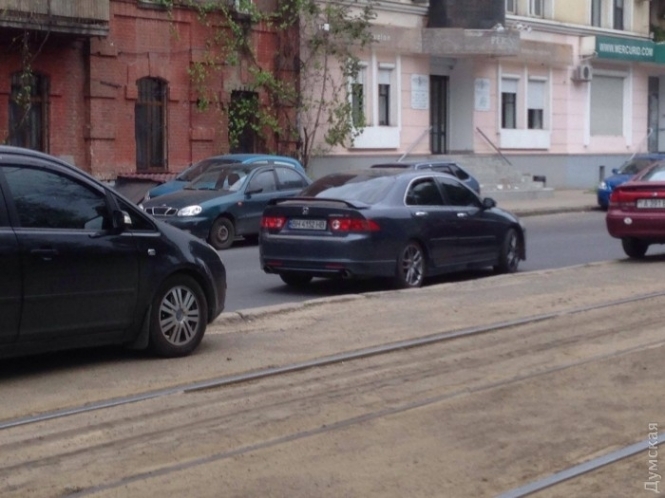 Полиция Одессы задержала одного из трех напавших на сотрудников одесской телекомпании "7 канал", который находился в розыске. 