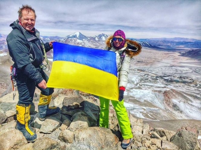 В ночь на 20 мая Ирина Галай из Мукачево стала первой украинкой, покорившей Эверест. Таким образом она стала первой украинкой, которой покорился Эверест. 