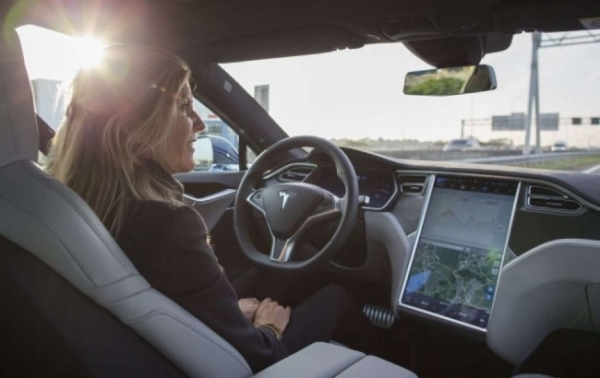 Глава компании Tesla уверен, что проблема создания автомобиля, который способен передвигаться без участия водителя, в целом решена. 