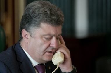 Порошенко предложил Меркель согласовать "дорожную карту" имплементации Минских соглашений 