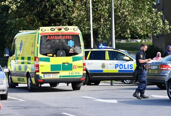 Неизвестный открыл стрельбу и ранил мужчину в торговом центре шведского города Мальме. 