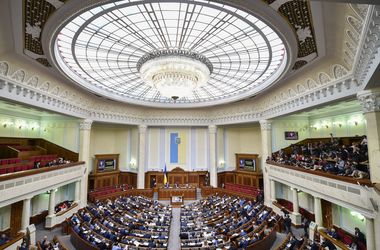 Законы августа: машины подешевеют, а горячая вода подорожает 