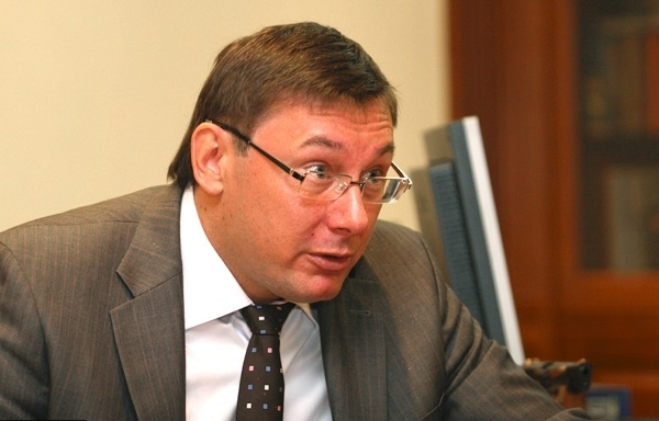 Генпрокурор Юрий Луценко призвал граждан сообщать о прокурорах, которые вызывают подозрение в получении незаконных доходов. 