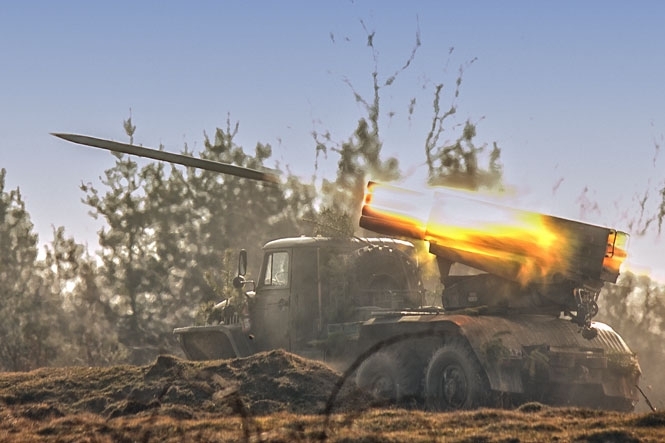 В ночь на 28 августа боевики по направлению Старомихайловки обстреляли жилые кварталы н.п. Красногоровка, огонь велся из пусковых установок "Град-П". 