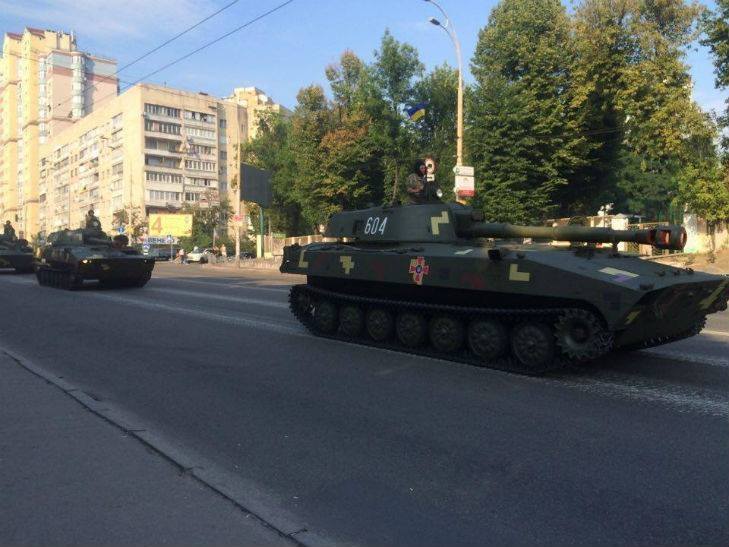 В ходе репетиции парада ко Дню независимости в Киеве военная техника повредила дороги. 