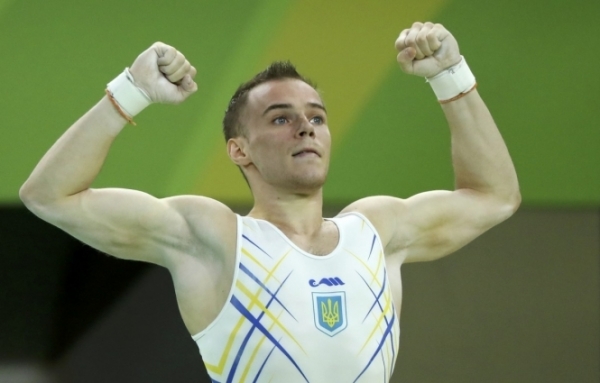 Украинский гимнаст Олег Верняев завоевал золотую медаль в финале упражнений на брусьях на Олимпийских играх-2016 в Рио-де-Жанейро. 