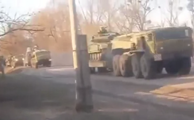 Россия перебросила на временно оккупированную территорию Украины в Донецкой и Луганской областях 4 БМП, 4 грузовых автомобиля, 7 танков и один комплекс радиоразведки и рідопридушення "Інфауна". 