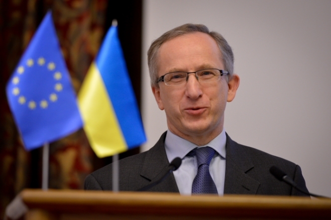 Посол Евросоюза в Украине Ян Томбинский утверждает, что до запуска полноценного электронного декларирования Украина не завершит выполнение требований ЕС для отмены виз. 