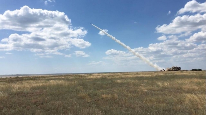 На одном из полигонов Украины в пятницу состоялся успешный испытательный запуск нового ракетного вооружения. 