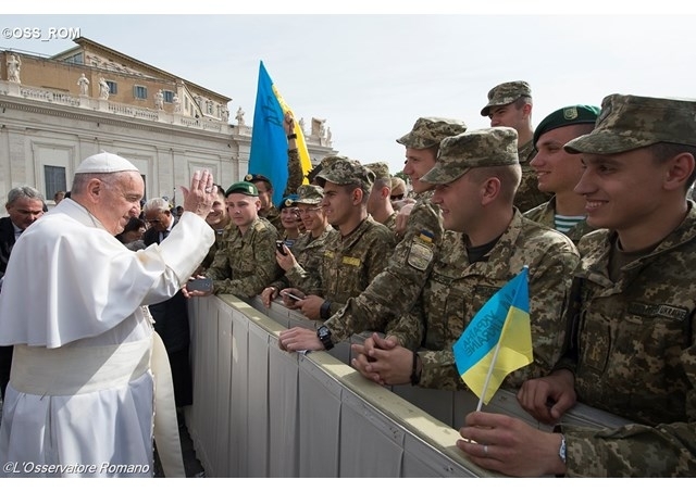 Папа Римский Франциск призвал стороны конфликта и международные институты содействовать скорейшему окончанию войны в Донбассе. 