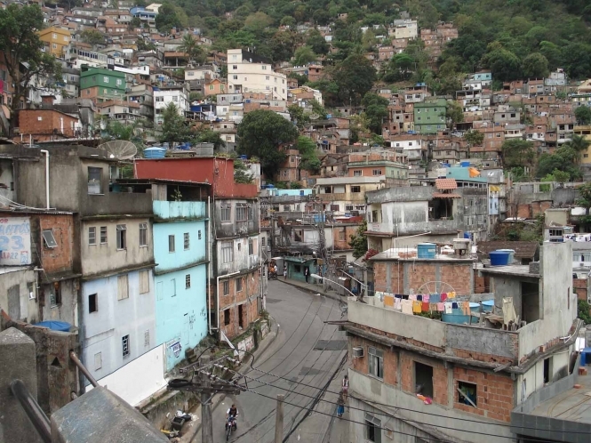 В рамках подготовки к летним Олимпийским играм в Рио-де-Жанейро за последние годы власть принудительно выселила сотни семей (около 60 тыс. человек). 