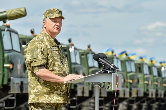 Президент Украины Петр Порошенко назвал военный парад на День независимости демонстрацией способности Украины защитить себя. 