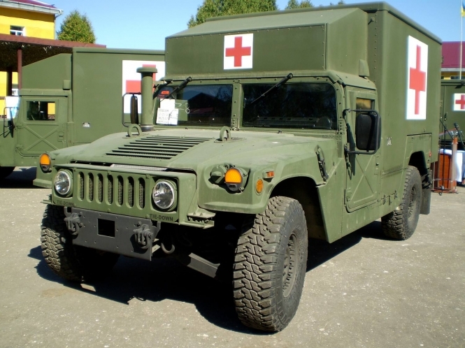 Сегодня, 27 августа, представители вооруженных сил США передали пять первых (из запланированных 40) автомобилей "BURTEK B4731" медицинской эвакуации для нужд украинских воинов. 