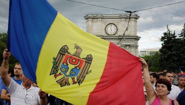 В Кишиневе (Молдова) сегодня, 27 августа, во время парада, приуроченном ко Дню независимости, прошла акция протеста, в ходе которой полицейские применили слезоточивый газ. 