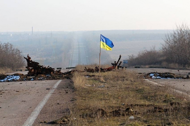 В районе села Чермалык в Донецкой области в результате обстрелов боевиков погиб волонтер. 