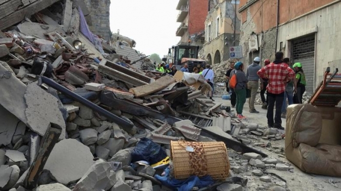 Число жертв землетрясения, произошедшего в Италии вчера, 24 августа, достигло 247 человек. 