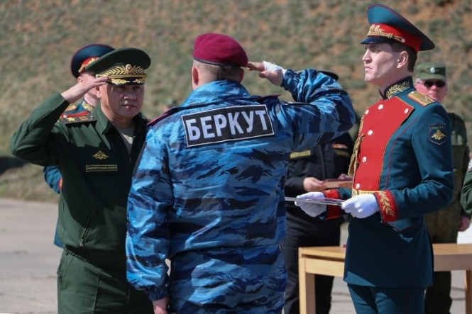 В Симферополе полиция разогнала митинг против политики российских властей в Крыму, на который были получены документы о согласовании. 