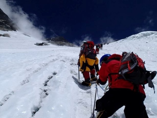 Альпинист из Чернигова Александр Науменко погиб во время восхождения на гору Шхара в Грузии в результате схода лавины. 