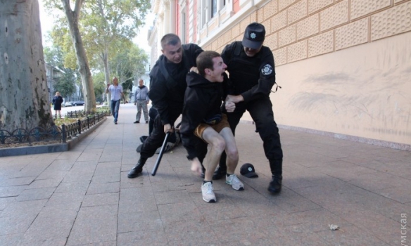В Одессе полиция задержала четырех человек, которые пытались сорвать Марш равенства. 