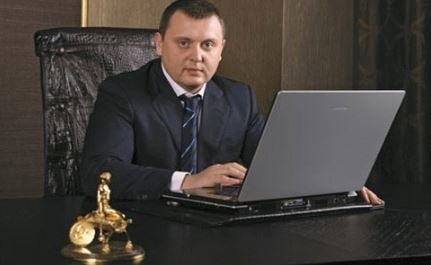Высший совет юстиции попросила Павла Гречкивского, уличенного в вымогательстве взятки, приостановить свою деятельность как члена ВСЮ до завершения расследования. 