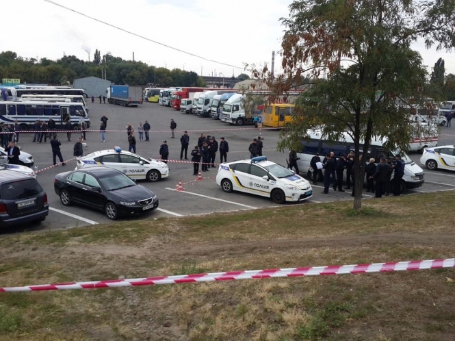 В интернете появилось видео убийства патрульного полицейского возле автовокзала в Днепре. 