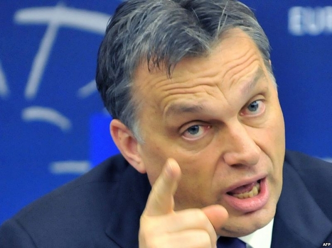 Премьер-министр Венгрии Виктор Орбан заявил, что Евросоюзу следует депортировать всех нелегальных мигрантов. 