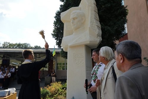 В воскресенье, 4 сентября, во Львове открыли памятник поэту Василию Стусу. 