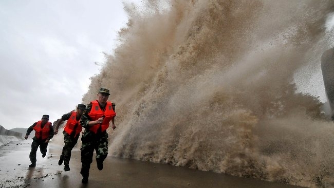В результате мощного тайфуна "Меранти" в Китае и Тайване погибли по меньшей мере 15 человек. 