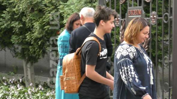
    Сын Порошенко пришел в школу с рюкзаком за 20 тыс. грн 