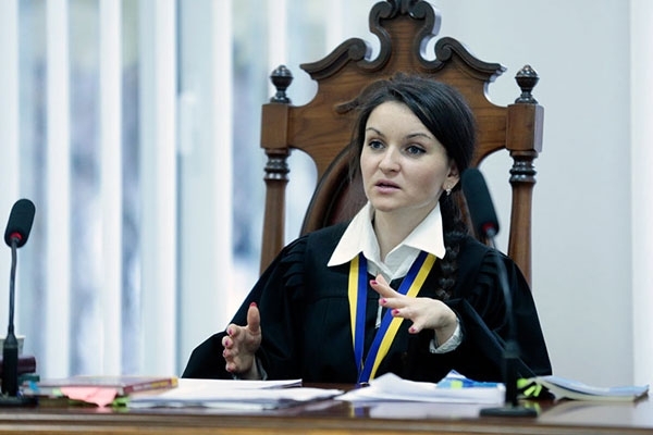 Президент Украины Петр Порошенко уволил судью Печерского райсуда Оксану Царевич, которая преследовала участников Автомайдана. 
