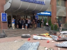 
    "Азов" подрался с полицией под офисом застройщика5 