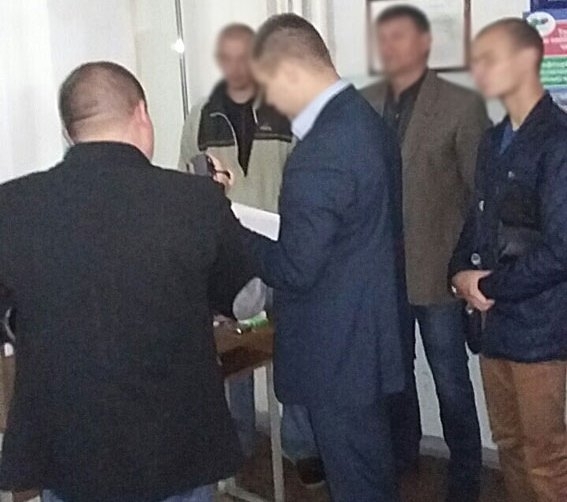 В Запорожской области экс-сотрудник облэнерго, который был задержан за взятку и который оплатил залог, снова попался на вымогательстве. 
