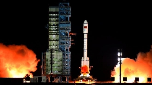 Китай в четверг провел успешный запуск ракеты-носителя с орбитальным модулем "Тяньгун-2" с космодрома в пустыне Гоби. 
