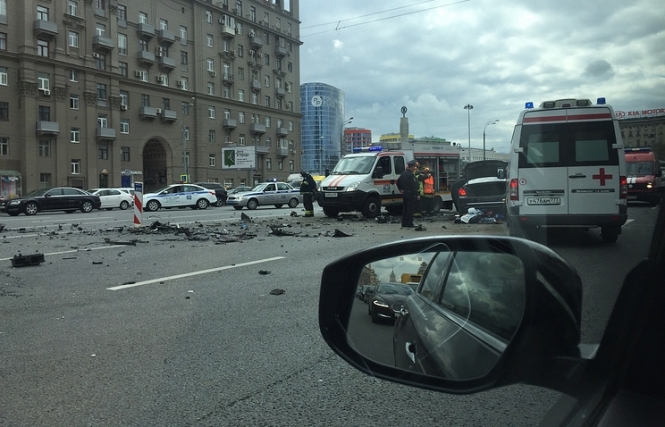 В ДТП на Кутузовском проспекте в Москве погиб водитель Управления делами президента РФ Владимира Путина. 