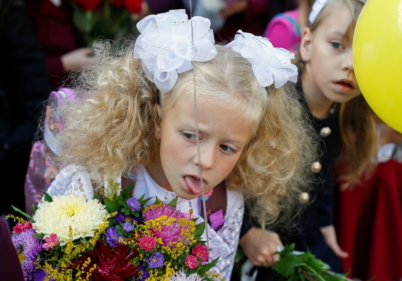 
    Щемящие и смешные моменты праздника 1 сентября в Украине17 