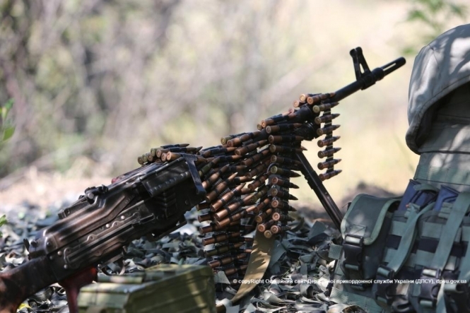 Боевики обстреляли позиции сил антитеррористической операции на Донбассе на всех направлениях. 